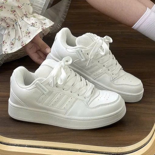 giày sneaker